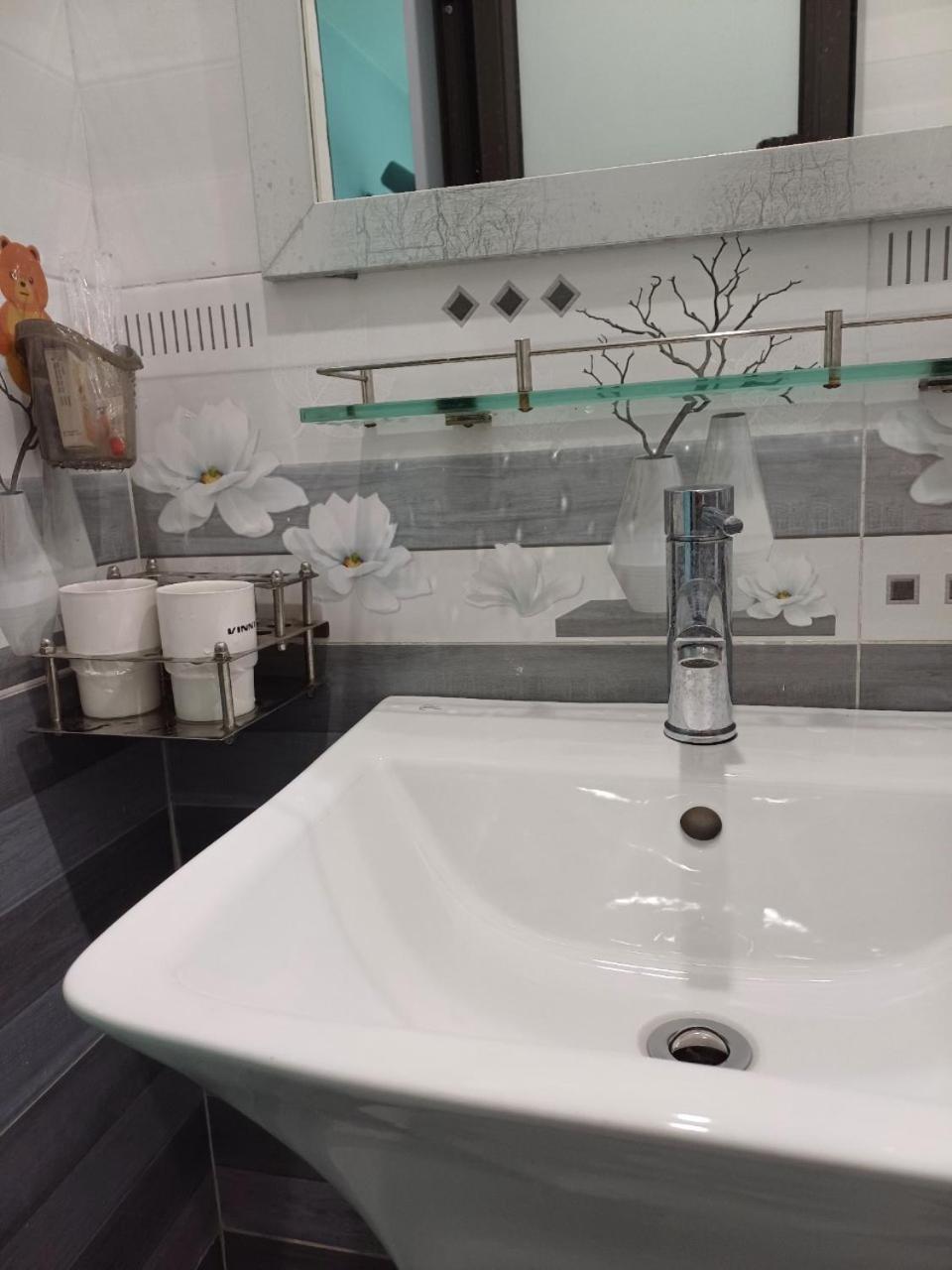 Hotel Hoa Ban Ha Noi Hanoi Bagian luar foto