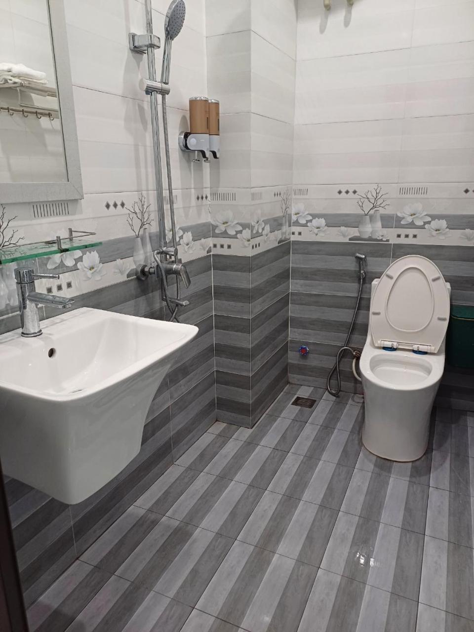 Hotel Hoa Ban Ha Noi Hanoi Bagian luar foto